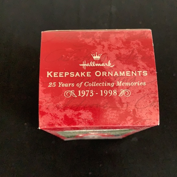 1998 Hallmark Silken Flame Barbie Ornament - Picture 7 of 16